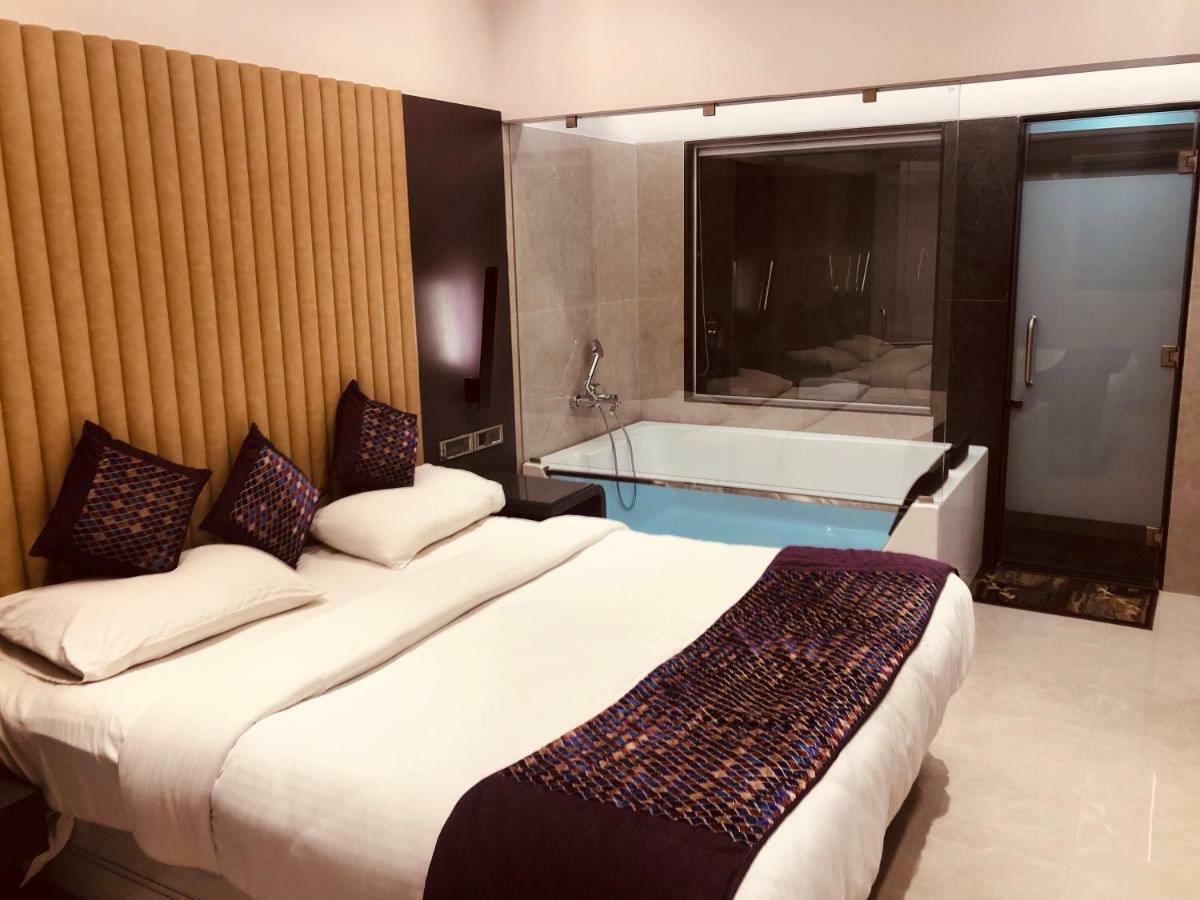 Hotel Royal Palace Jalgaon Luaran gambar